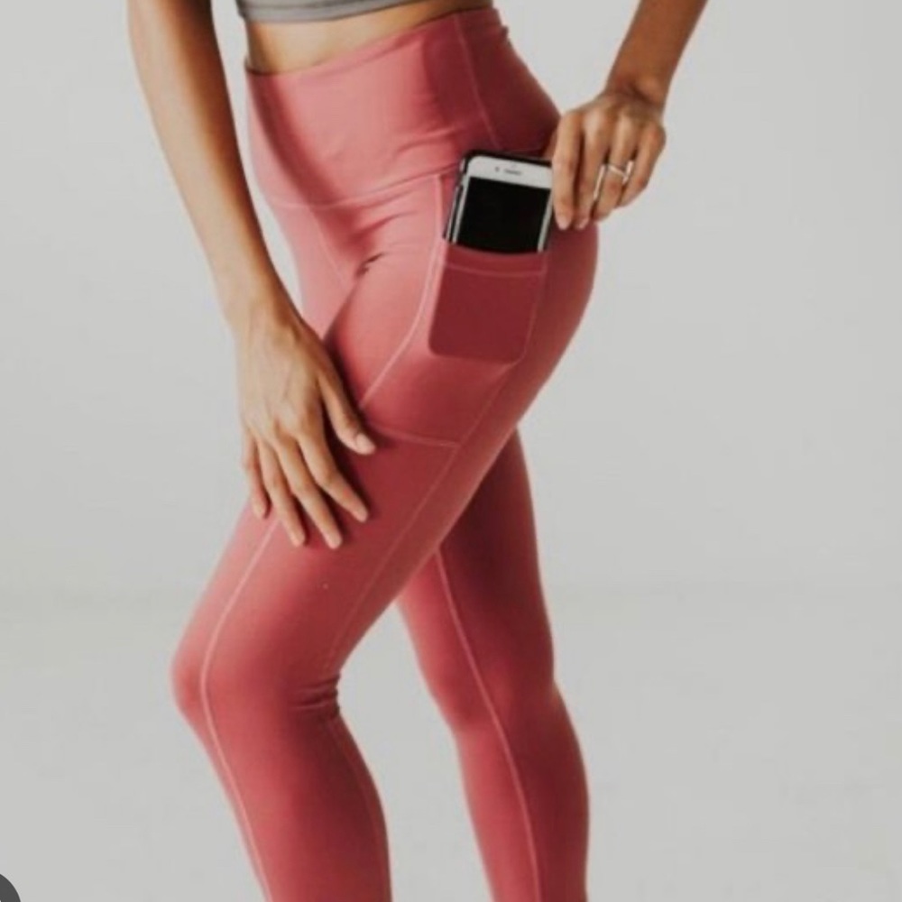 Senita rose colored Ellie legging side pockets sz Large.